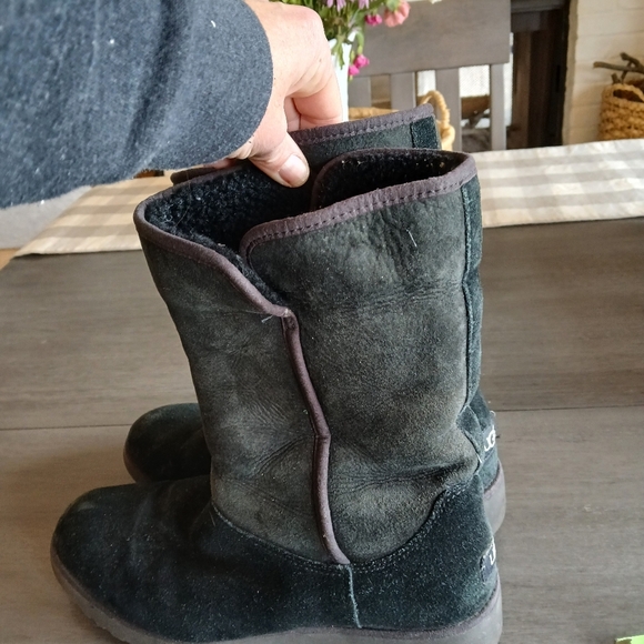 UgGS Women's Black Suede Boots size 11 good condition - Picture 3 of 6